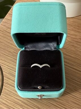 Tiffany Soleste V Ring Size 5